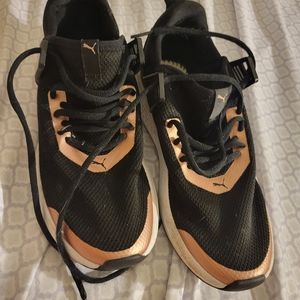 PUMA SIZE 7 women's flawless